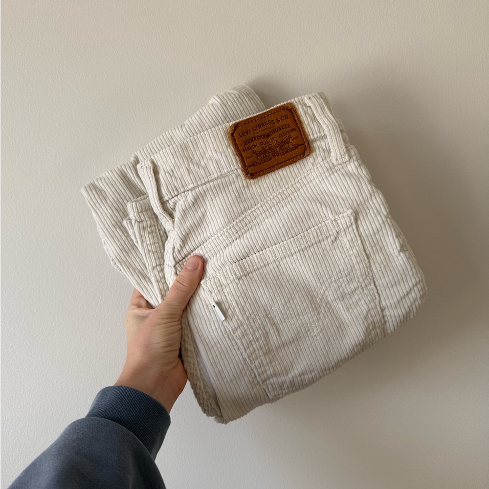 LEVIS CORDUROY OFF WHITE RIBCAGE STRAIGHT JEAN PANT SIZE 28
